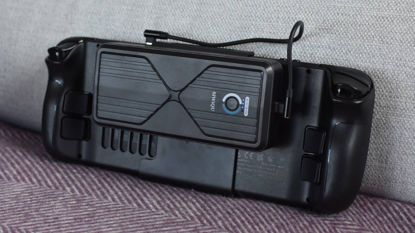 The SiWiQU 20000mAh Power Bank for Steam Deck, mounted to a Steam Deck.